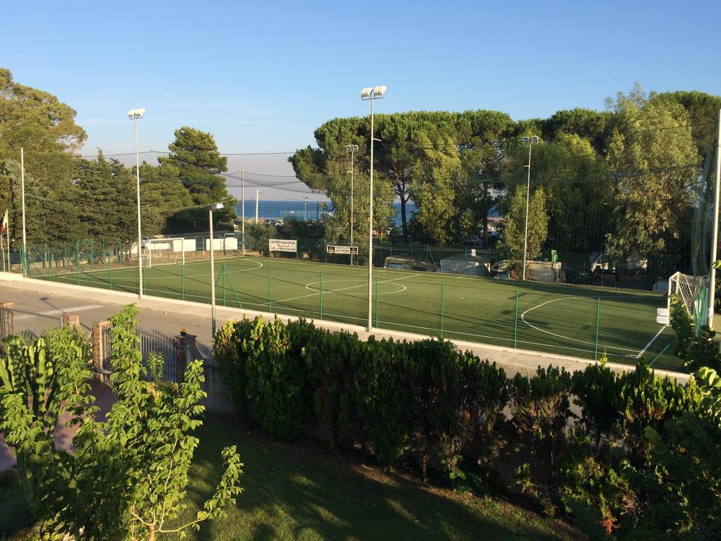 Villaggio Camping Lungomare Cropani Esterno foto